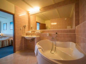 TOP HOTEL Praha & Conference Centre