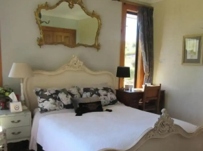 Redwood Valley B & B