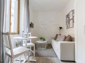 Compact and charming studio Porta Venezia