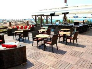 Joker Side Hill Suite Hotel