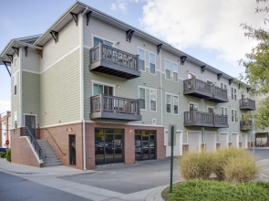 Lovely 1BR w Balcony in Historic Midwood
