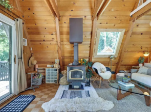 Decks, Grills + Fire Pit: Camp Connell Hideaway!