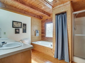 Spacious Log Cabin in Helen w/ Deck & Pool Access!