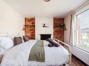 Host Stay Sherrington Road Abode