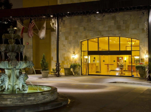 Hotel Zessa Orange County Airport, a DoubleTree by Hilton