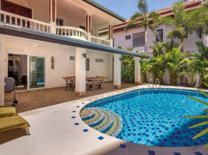 Villa Waree 5 minutes from City and Beach