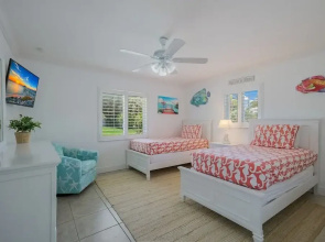 Gladiolus On The Water 3 Bedroom Home by RedAwning