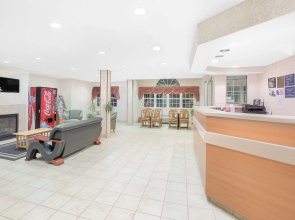 Microtel Inn & Suites by Wyndham Colfax/Newton