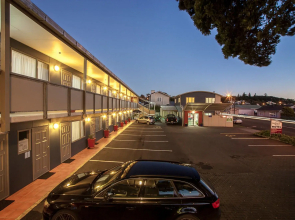 Landmark Manor Motel