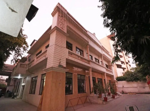 Oyo 26657 Vrindaban Guest House