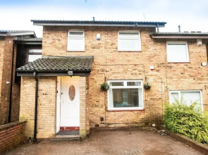 Modern 4 Bedroom House - Free Parking Netflix by WHA for Contractors Relocation Business Travel