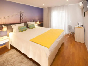 Famous Crows Lisbon Suites