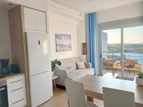 Between 2 beaches - sea breeze suite