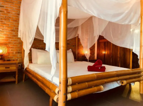 Lang Ca Voi The Whales Village Guesthouse
