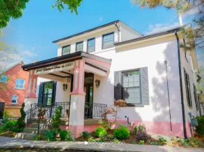 Detached Victorian Style Tiny Home - Long Stays U7
