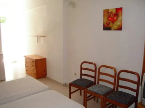 Room in Studio - Rock Garden Apartments - 2 Steps From the Beach