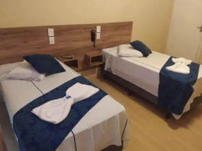 OYO 105 Guaru Plaza Hotel