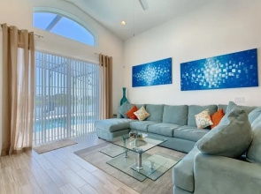 Stunning 4 bed Villa With Modern Decor and a South Facing Pool and spa Overlooking Water - 372