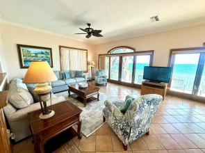 Dolphins Run 3 Bedroom Home by RedAwning