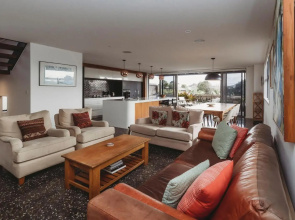 Desirable On Devon - Central City