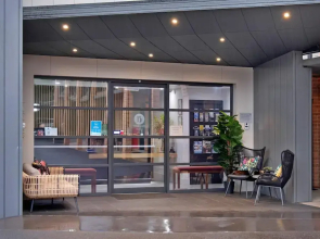 Bluegum Dubbo by Travellers