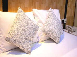 OYO 1118 Sharjah Plaza Hotel