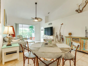 5 Mi to Naples Beach - Getaway w/ Screened Lanai!