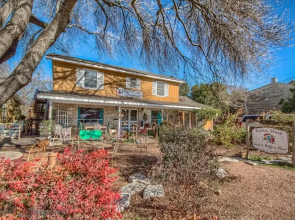 Binky's Nest 1 Bedroom Home by RedAwning