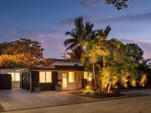 Walk to Wilton Drive - Spacious Quiet Villa 1