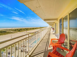 Sun-soaked Wildwood Getaway, 6 Mi to Cape May!