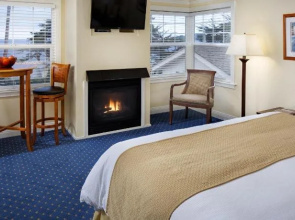 Colonial Terrace Inn by the Sea