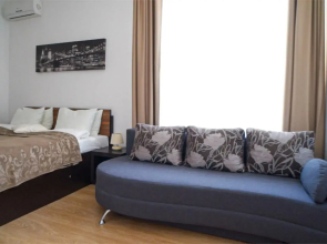 Phoenix De Lux Apartment on Parashnaya street 15