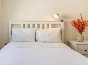 Vibrant and Central Flat Near Sea in Cesme