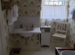 Moseley Cottage Inn & Town Motel