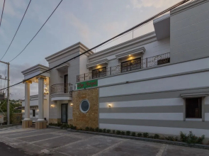 RedDoorz Plus near Pantai Malalayang Manado