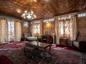 Kharpalace Group of House Boat