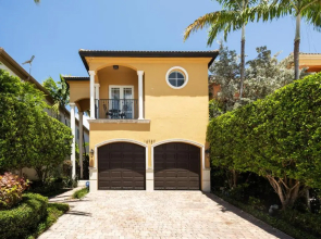 Luxury Spanish Villa 4 Bedroom 4 Bathroom Pool Sunny Isles