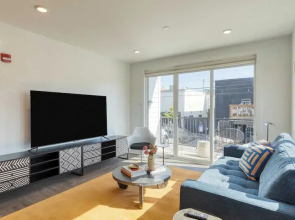 The Carter by Avantstay 2nd Floor, Sleeps 48