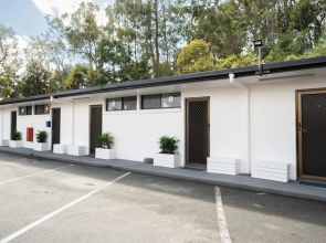 Browns Plains Hotel