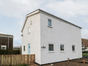 22 Longstone Park