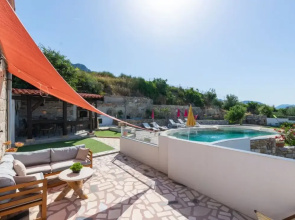 Villa Serenity With Pool