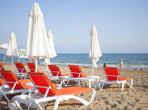 Hotel Orange Palace Side