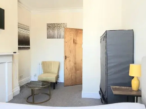 Ashford Cozy Apartment in Town Centre