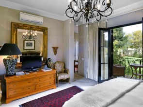 21 Roux Street Guesthouse