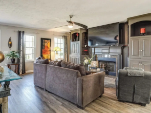 Game Room, 20 Mi to Nashville: Smyrna Home