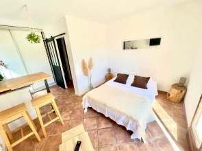 Studio Avec Jacuzzi Et Piscine (Adults Only)