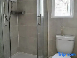 comfy 2 bedroom Apt in central area New Refurbishment