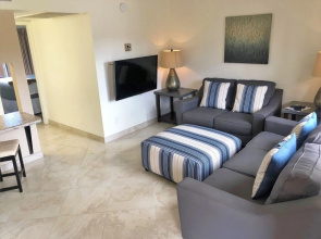208 Fully Furnished 1BR Suite-Prime Location! by RedAwning