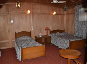 New Kharpalace Group of Houseboats