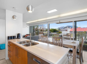 The Lake Life - Taupo Central Holiday Apartment